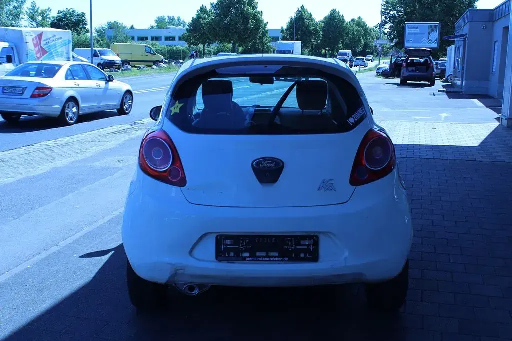 Gebraucht Ford Ka Ambiente 69 PS (50 kW) 2011 Weiß Kleinwagen