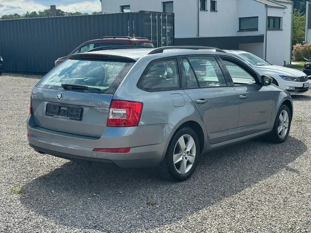 Usado Skoda Octavia Ambition 105 CV (77 kW) 2013 Gris Familiar
