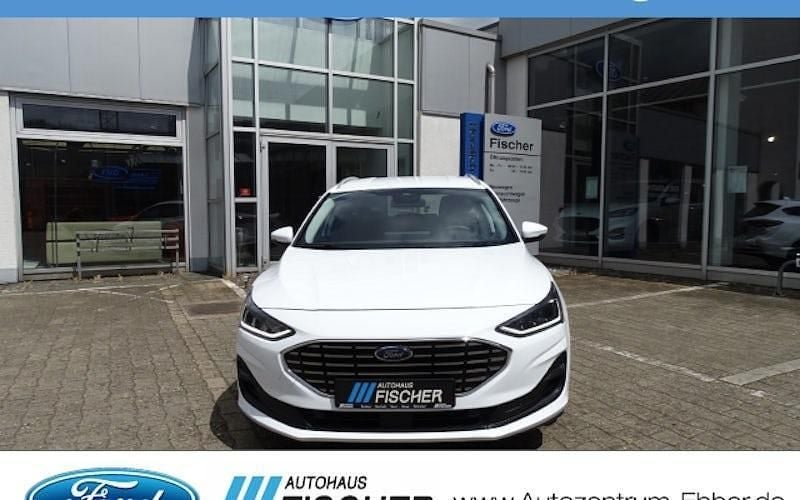 Weiß Gebraucht 2023 Ford Focus Titanium Kombi | 22.477 € (Fairer Preis) - Bild 1/4