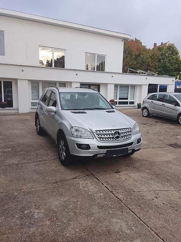 Silber Gebraucht 2006 Mercedes ML280 SUV | 18.499 € - Bild 1/4