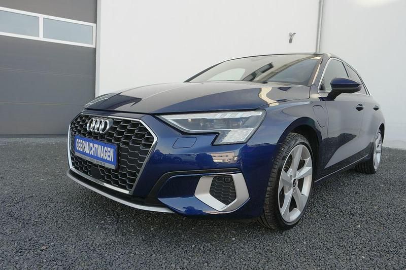 Blau Gebraucht 2021 Audi A3 Sportback e-tron Advanced Limousine | 25.900 € (Fairer Preis) - Bild 1/4