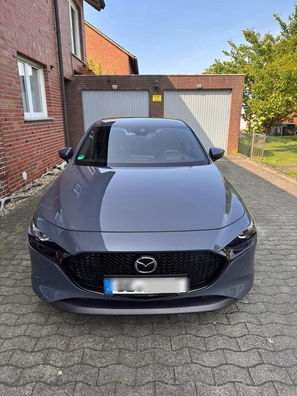 Grau Gebraucht 2019 Mazda 3 Selection Limousine | 17.500 € (Guter Preis) - Bild 1/4