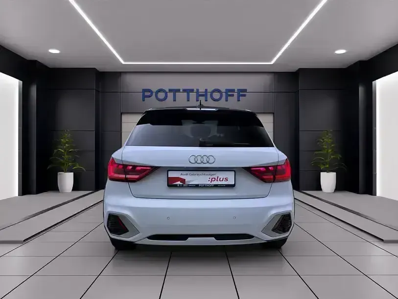 Gebraucht Audi A1 S-Line 150 PS (110 kW) 2025 Gletscherweiß metallic SUV