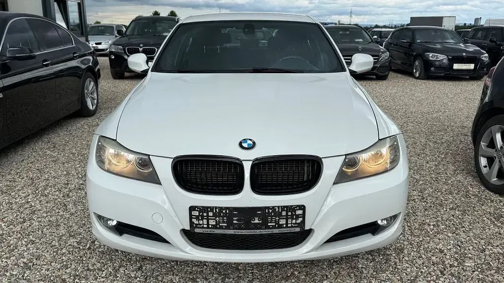 Gebraucht BMW 318 Comfort Edition 143 PS (105 kW) 2011 Weiß Limousine