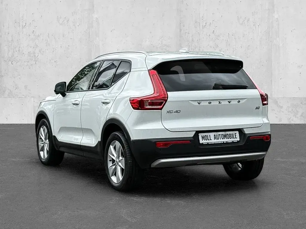 Gebraucht Volvo XC40 Core 163 PS (119 kW) 2025 Weiss SUV