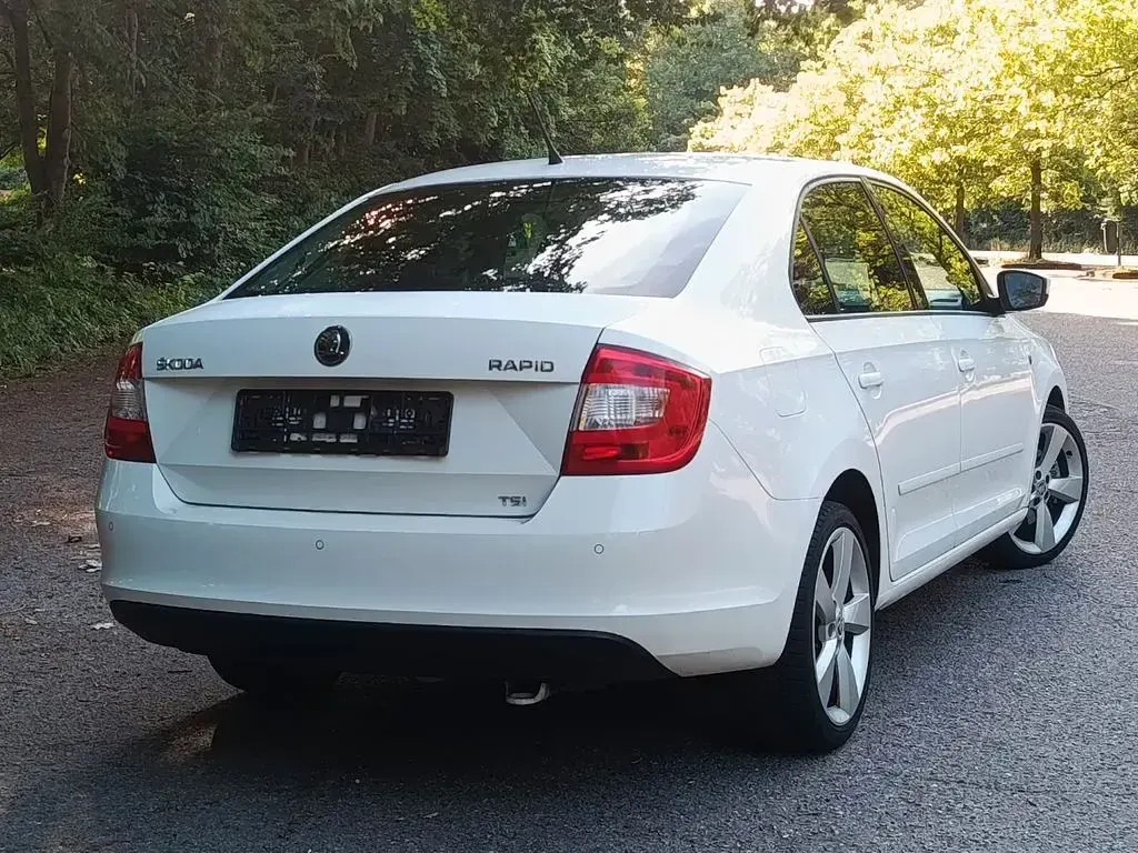Gebraucht Skoda Rapid 105 PS (77 kW) 2012 Weiß Kleinwagen