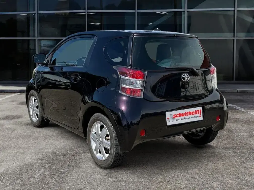 Gebraucht Toyota iQ 68 PS (50 kW) 2010 Schwarz Kleinwagen