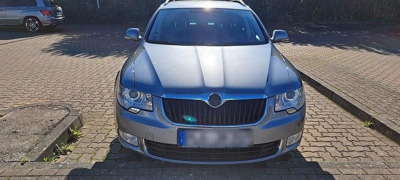 Silber Gebraucht 2012 Skoda Superb Kombi | 7.200 € (Guter Preis) - Bild 1/4