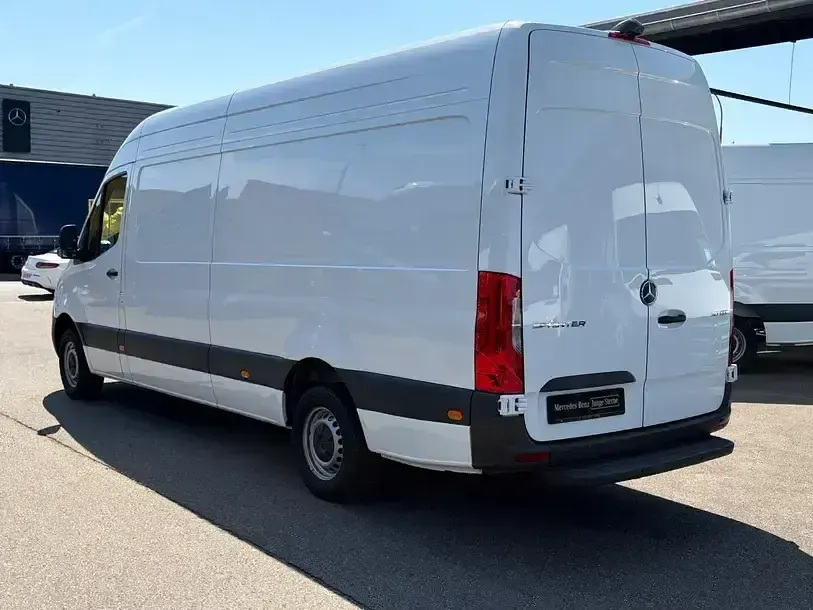 Gebraucht Mercedes Sprinter 170 PS (125 kW) 2025 Arktikweiß Van