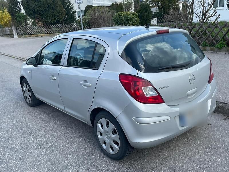 Gebraucht Opel Corsa 80 PS (58 kW) 2010 Silber Kleinwagen