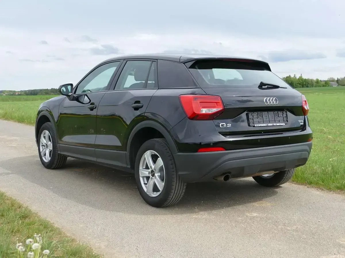 Gebraucht Audi Q2 Basis 116 PS (85 kW) 2018 Brillantschwarz SUV