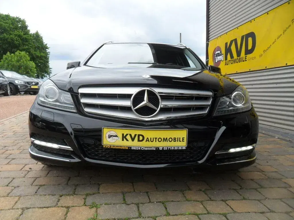 Gebraucht Mercedes C180 156 PS (114 kW) 2014 Schwarz Kombi
