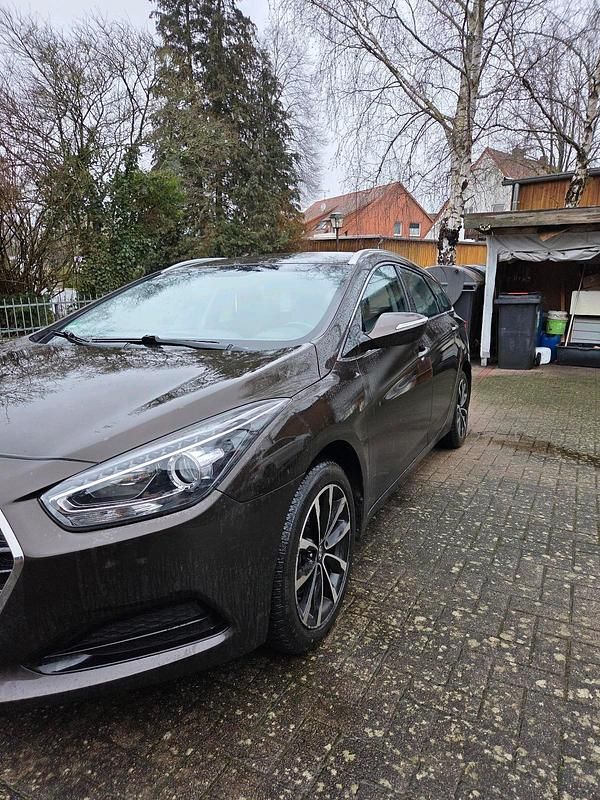 Gebraucht Hyundai i40 116 PS (85 kW) 2015 Braun Kombi