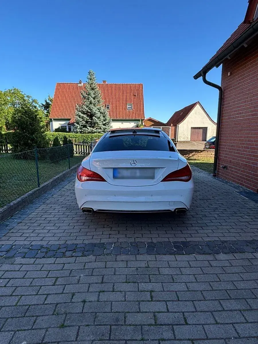 Gebraucht Mercedes CLA220 177 PS (130 kW) 2014 Weiß Limousine