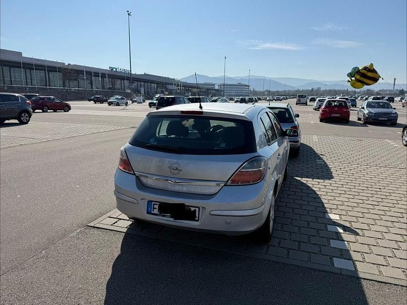 Gebraucht Opel Astra 116 PS (85 kW) 2008 Silber Limousine