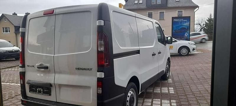 Gebraucht Renault Trafic Komfort 131 PS (96 kW) 2022 Arktisweiß Van / Kleinbus