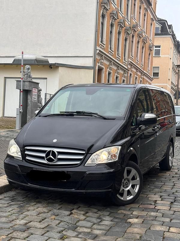 Schwarz Gebraucht 2011 Mercedes Viano Van / Kleinbus | 14.999 € - Bild 1/4