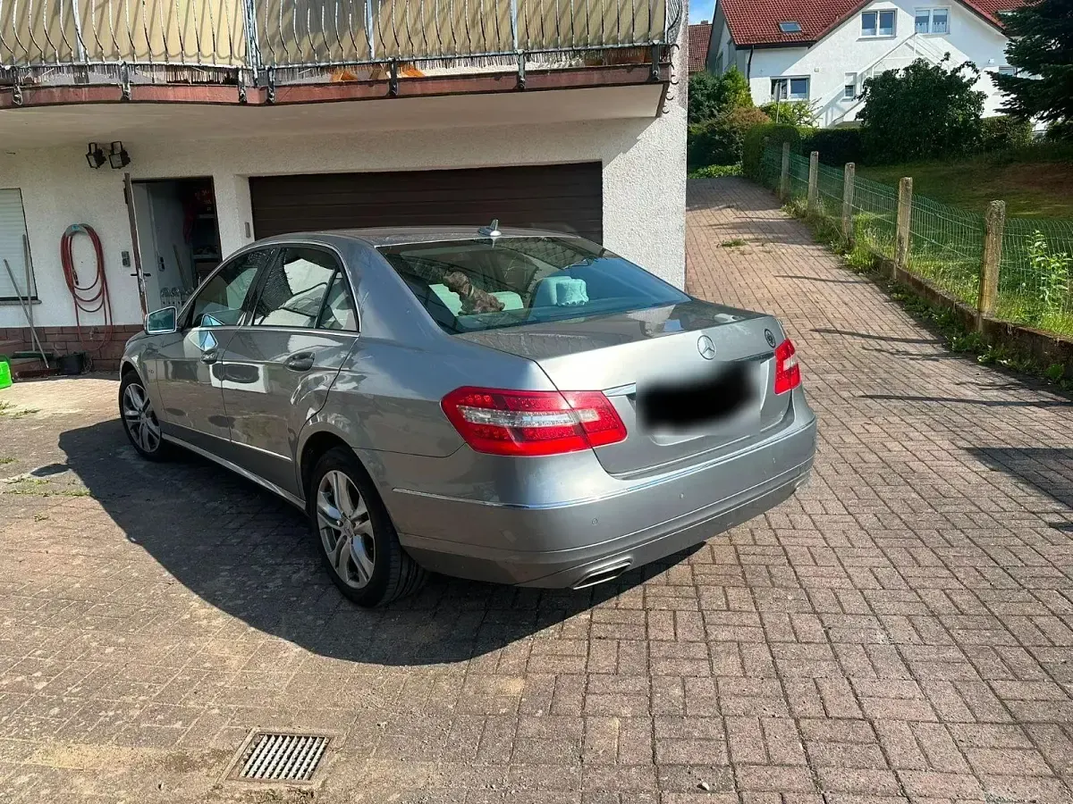 Gebraucht Mercedes E350 Avantgarde 306 PS (225 kW) 2011 Silber Limousine