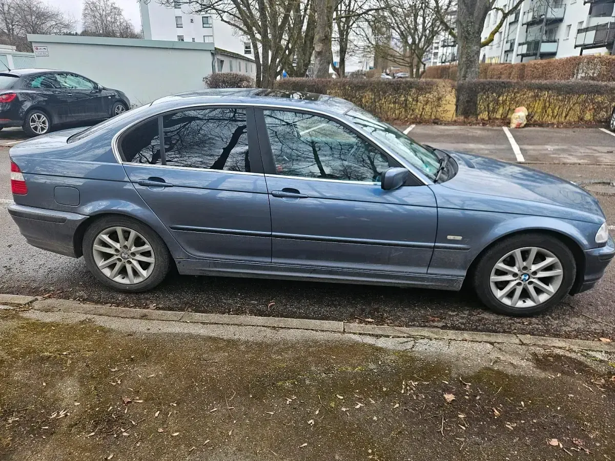 Gebraucht BMW 325 Sport Line 192 PS (141 kW) 2001 Blau Limousine