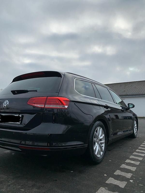 Gebraucht VW Passat Comfortline 150 PS (110 kW) 2016 Schwarz Kombi