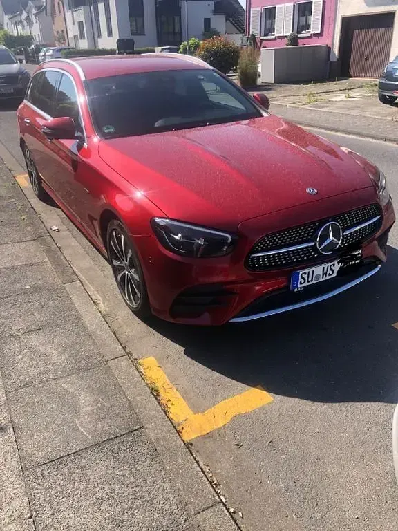 Gebraucht Mercedes E300 AMG 194 PS (142 kW) 2020 Rot Limousine