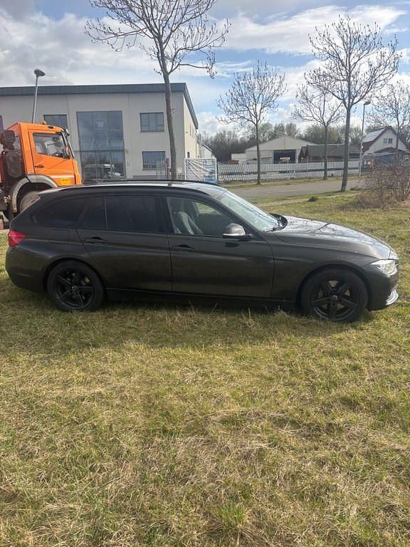 Gebraucht BMW 335 Advantage 313 PS (230 kW) 2015 Braun Kombi