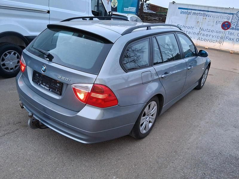 Gebraucht BMW 320 150 PS (110 kW) 2006 Grau Kombi