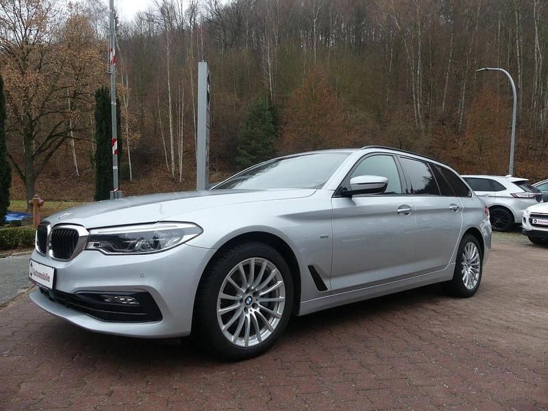 Silber Gebraucht 2018 BMW 520 Sport Line Kombi | 23.990 € (Fairer Preis) - Bild 1/4