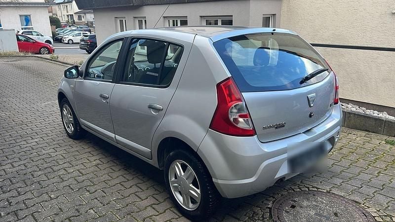 Gebraucht Dacia Sandero 87 PS (63 kW) 2008 Silber Kleinwagen