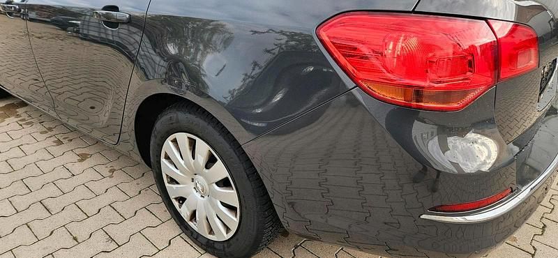 Gebraucht Opel Astra 110 PS (80 kW) 2013 Schwarz Kombi