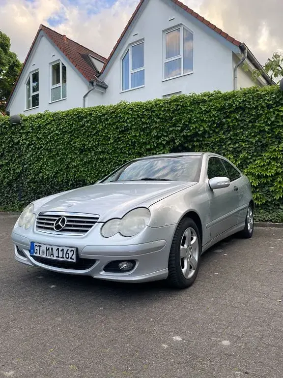 Gebraucht Mercedes C200 122 PS (89 kW) 2004 Silber Coupé
