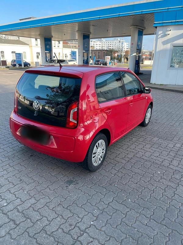 Second-hand VW up! 65 CP (47 kW) 2016 Roșu Hatchback
