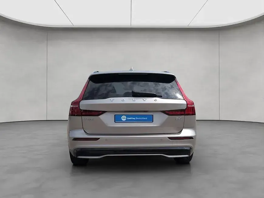Second-hand Volvo V60 Plus 197 CP (144 kW) 2025 Argintiu Break