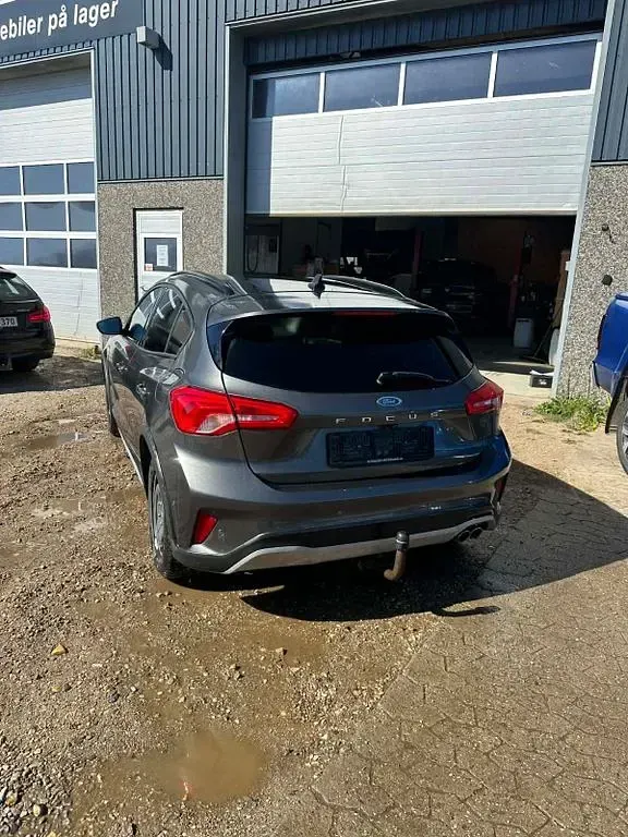 Używany Ford Focus Active 120 KM (88 kW) 2019 Szary Sedan/Limuzyna