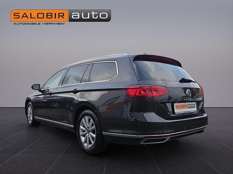 Gebraucht VW Passat Elegance 200 PS (147 kW) 2021 Grau Kombi