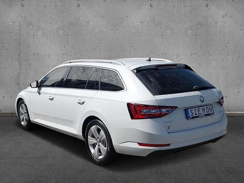 Gebraucht Skoda Superb Style 150 PS (110 kW) 2016 Moonweiss metallic Kombi
