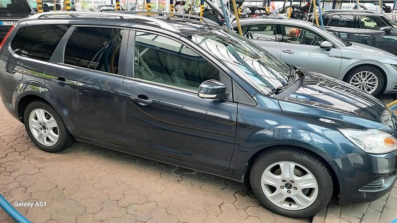 Grau Gebraucht 2009 Ford Focus Kombi | 1.100 € (Superpreis) - Bild 1/4