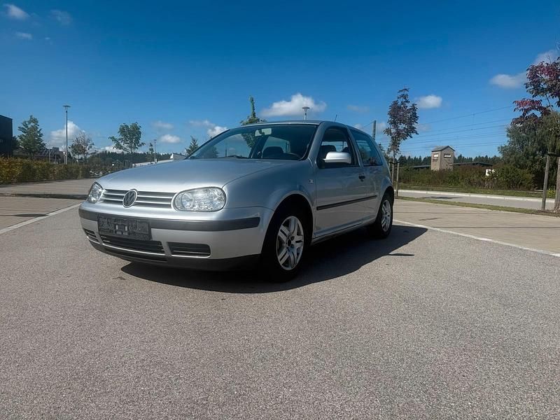 Silber Gebraucht 2001 VW Golf IV Edition Kleinwagen | 2.350 € (Etwas zu teuer) - Bild 1/4