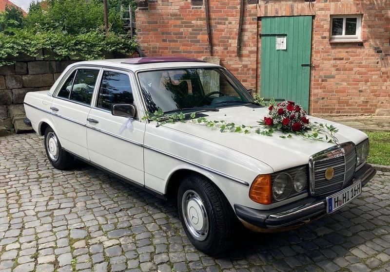 Gebraucht Mercedes 200 60 PS (44 kW) 1979 Weiß Limousine