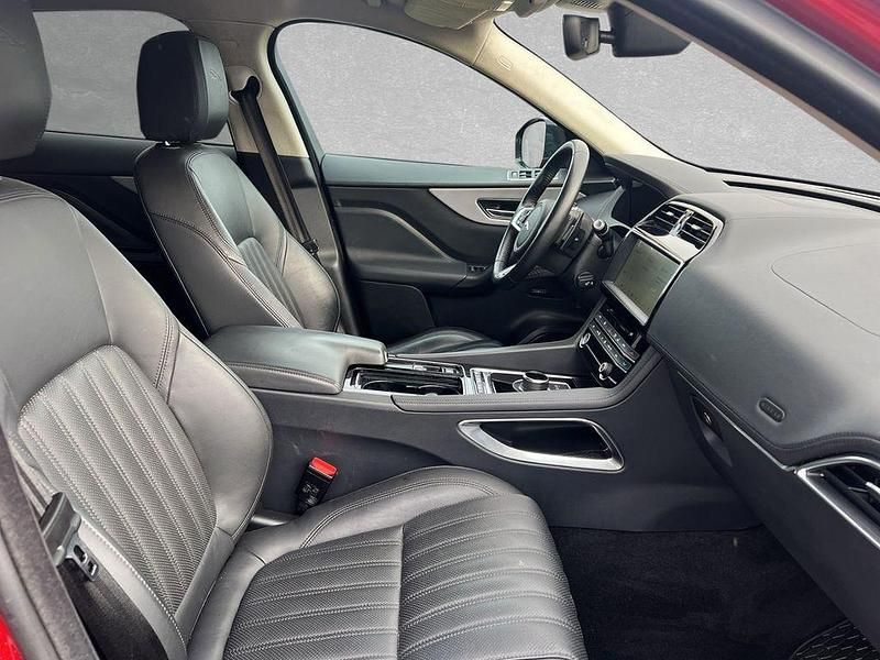 Gebraucht Jaguar F-Pace Portfolio 244 PS (179 kW) 2020 Rot SUV