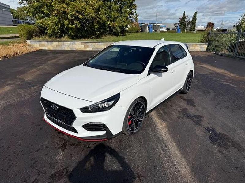 Weiß Gebraucht 2020 Hyundai i30 N Performance Limousine | 24.890 € (Fairer Preis) - Bild 1/4