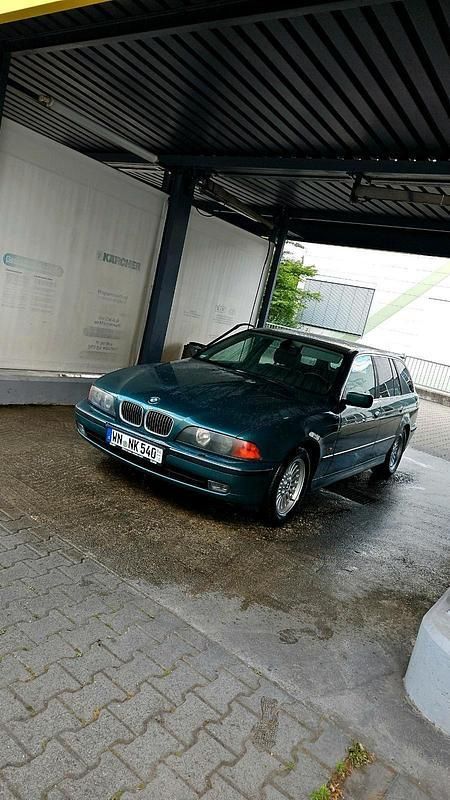 Grün Gebraucht 1999 BMW 540 Kombi | 10.000 € (Teuer) - Bild 1/4