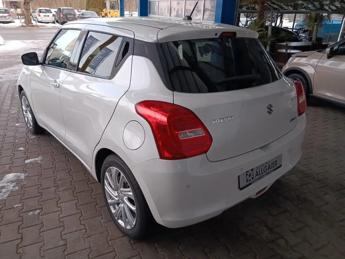 Gebraucht Suzuki Swift Comfort+ 83 PS (61 kW) 2021 Weiß Kleinwagen