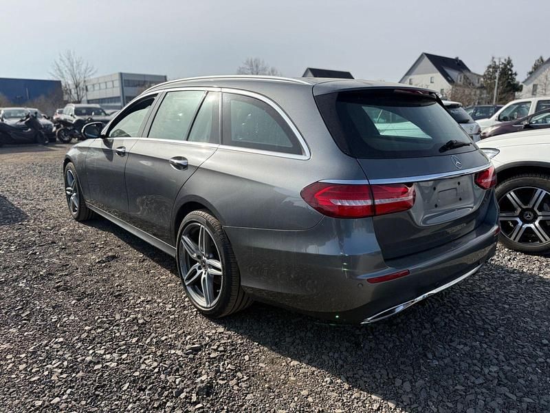 Gebraucht Mercedes E220 AMG 194 PS (142 kW) 2018 Grau Kombi