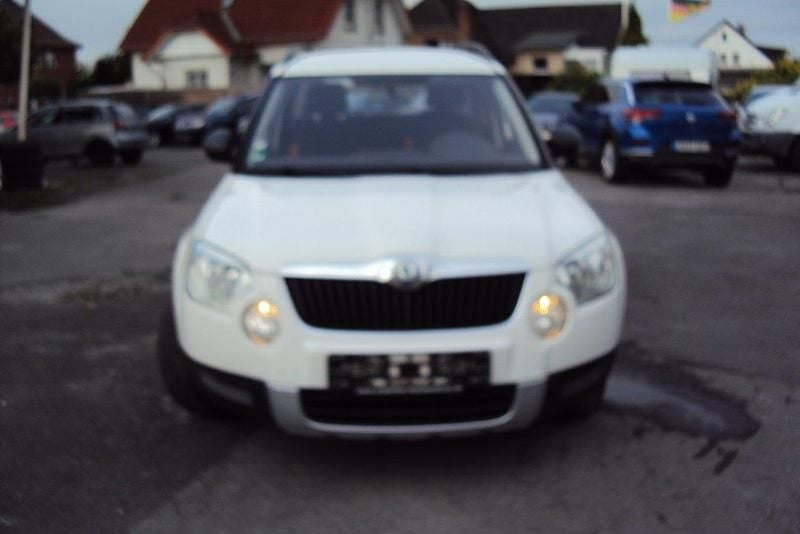 Weiß Gebraucht 2011 Skoda Yeti SUV | 1.900 € (Superpreis) - Bild 1/4