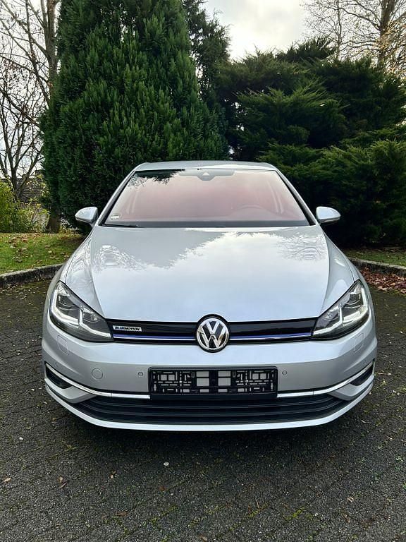 Silber Gebraucht 2018 VW Golf Sound Limousine | 13.700 € (Guter Preis) - Bild 1/4