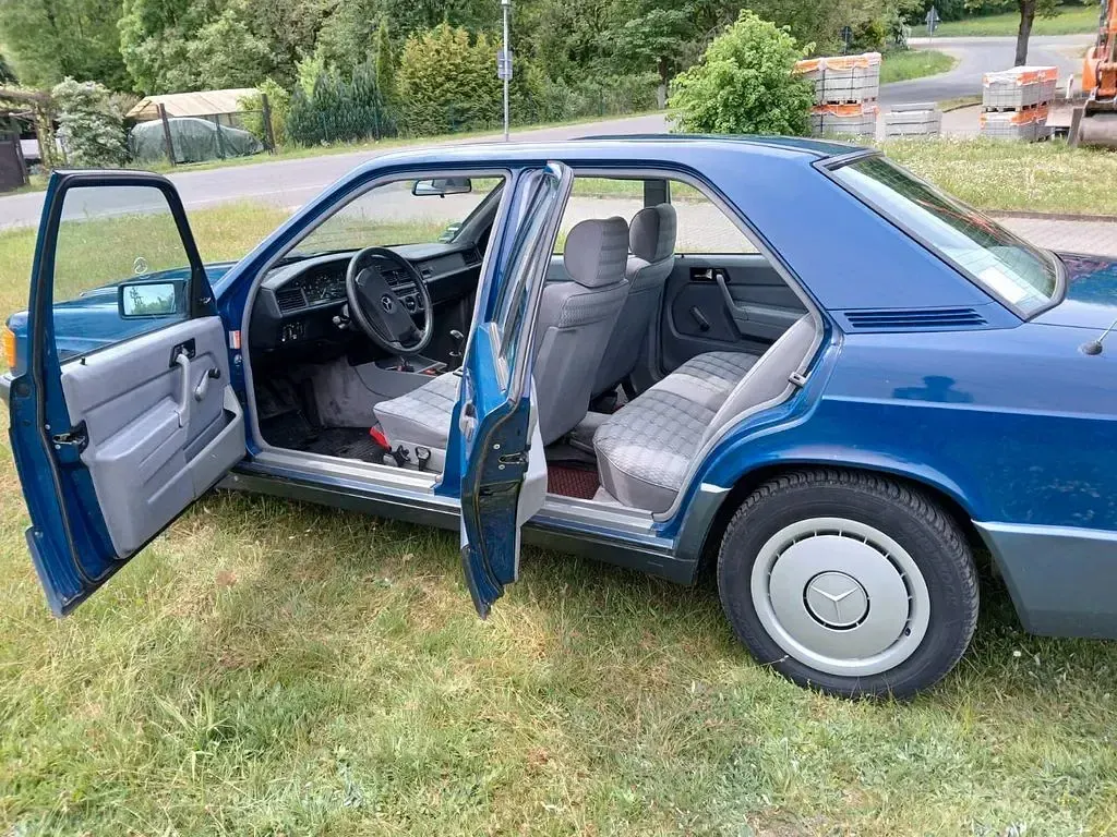 Gebraucht Mercedes 190 109 PS (80 kW) 1990 Blau Limousine