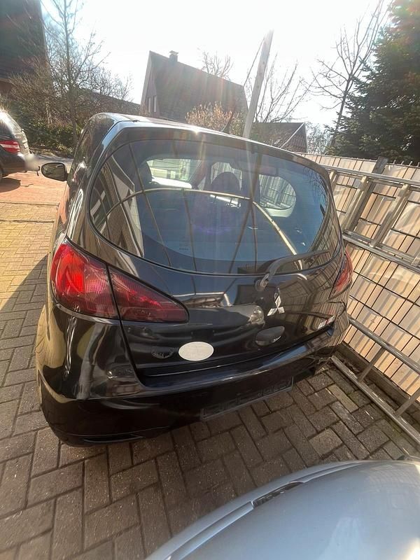 Gebraucht Mitsubishi Colt 75 PS (55 kW) 2009 Schwarz Kleinwagen