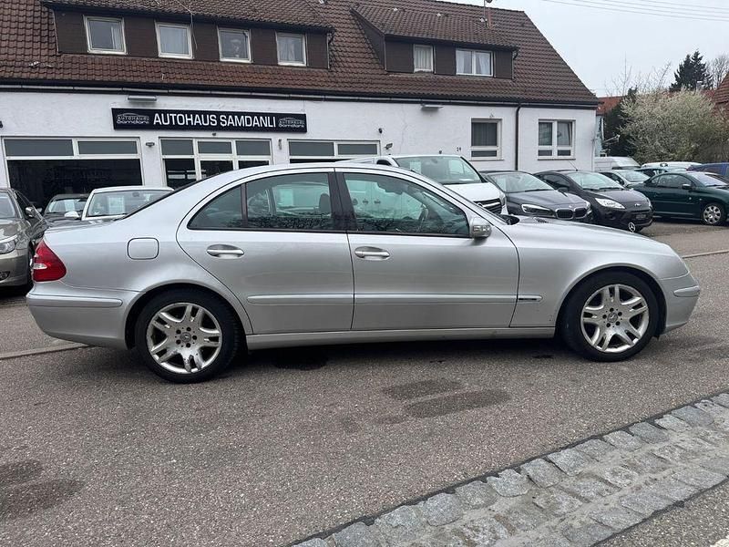 Gebraucht Mercedes E320 Classic 224 PS (164 kW) 2002 Silber Limousine