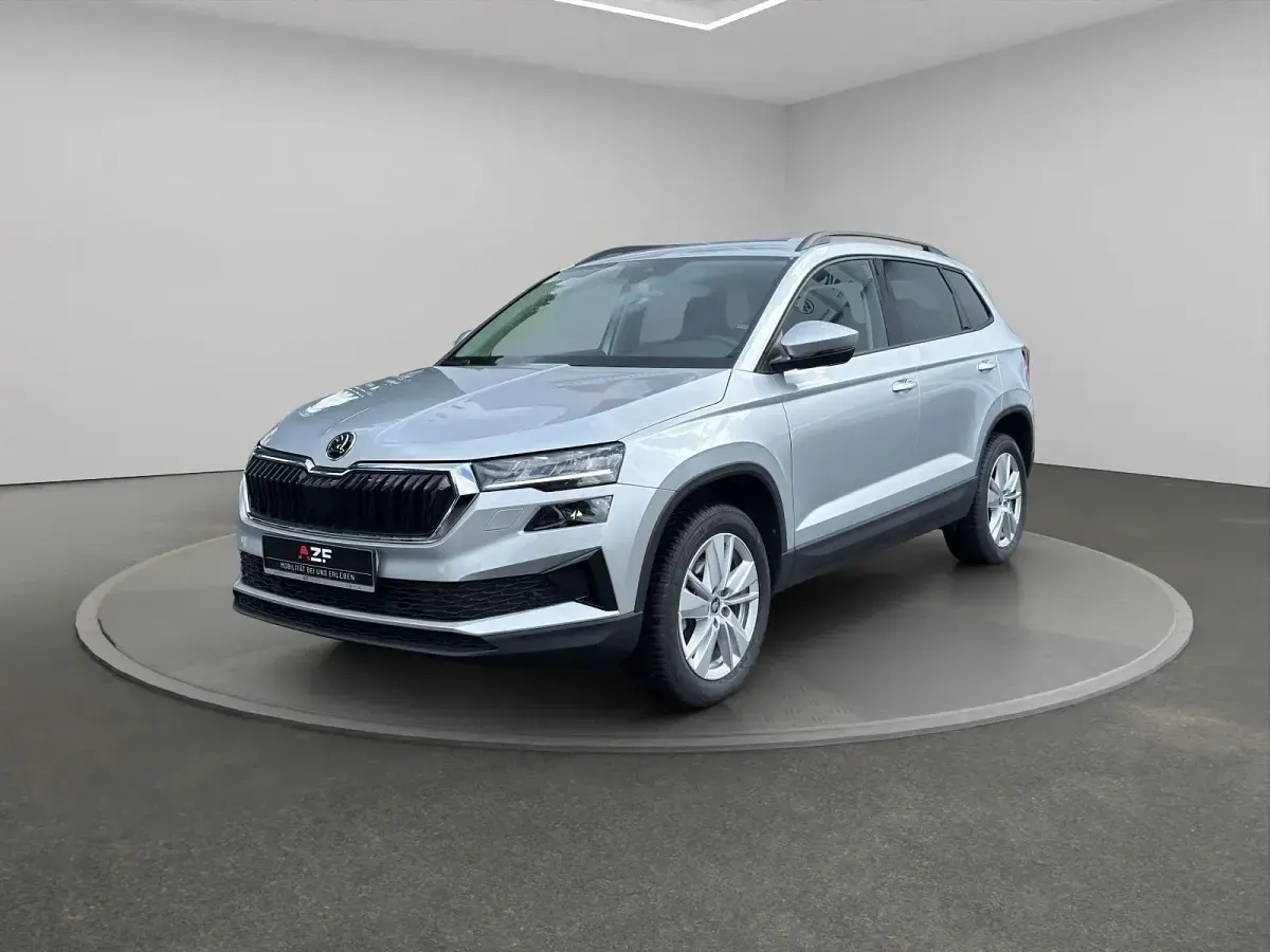 Gebraucht Skoda Karoq Selection 150 PS (110 kW) 2025 Brillantsilber metallic SUV